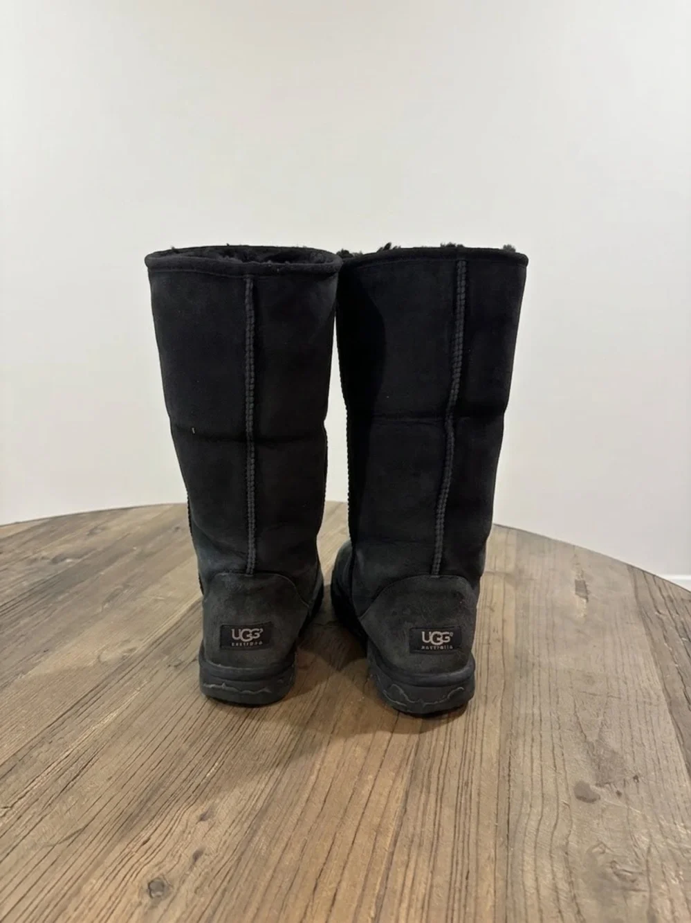 UGG Australia Classic Tall Suede Boots Black Cozy Winter Sheepskin Fur Lined 8